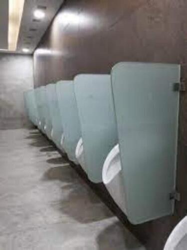 Glass Urinal Partitions - Color: Transparent