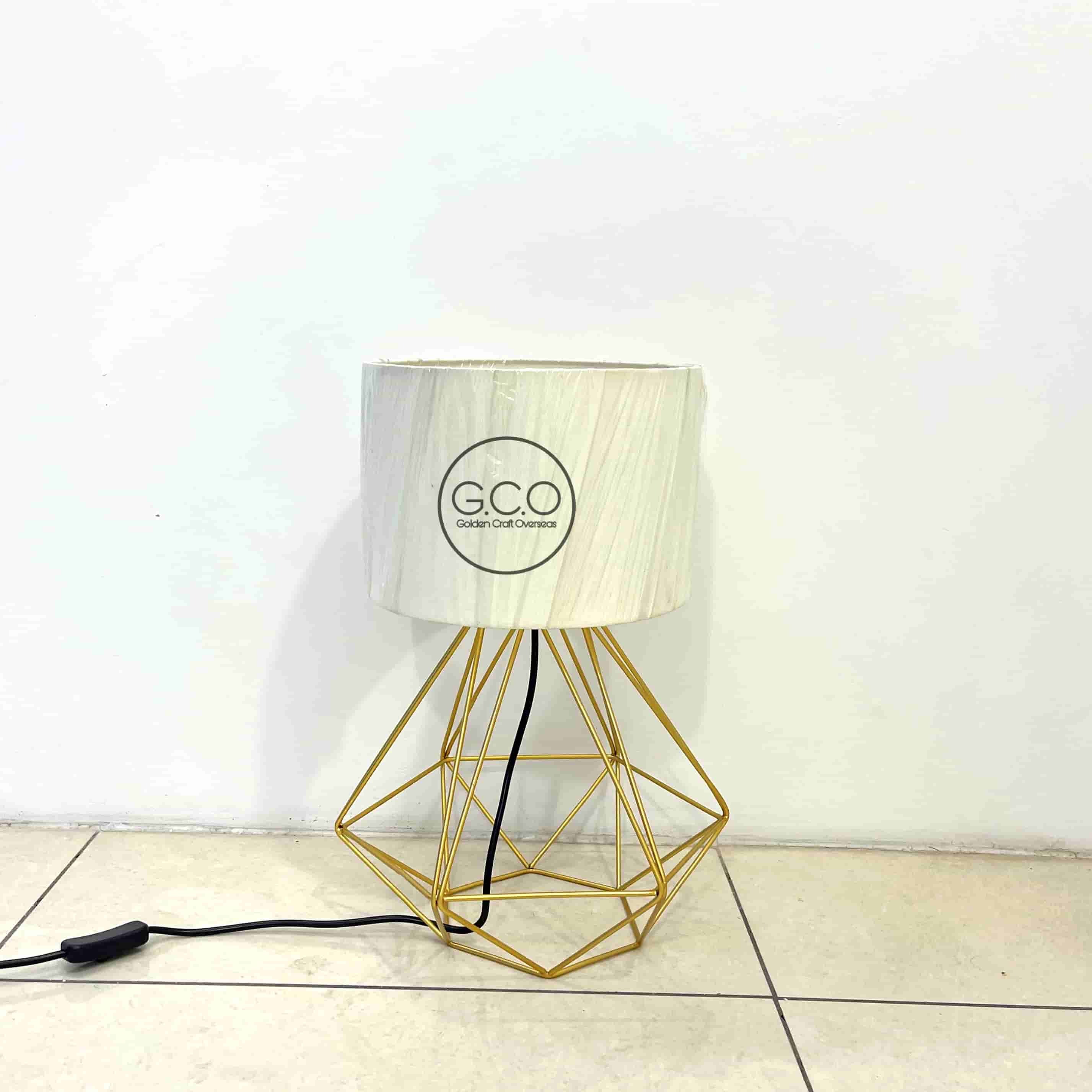 Iron Wire Table Lamp - Color: Multi