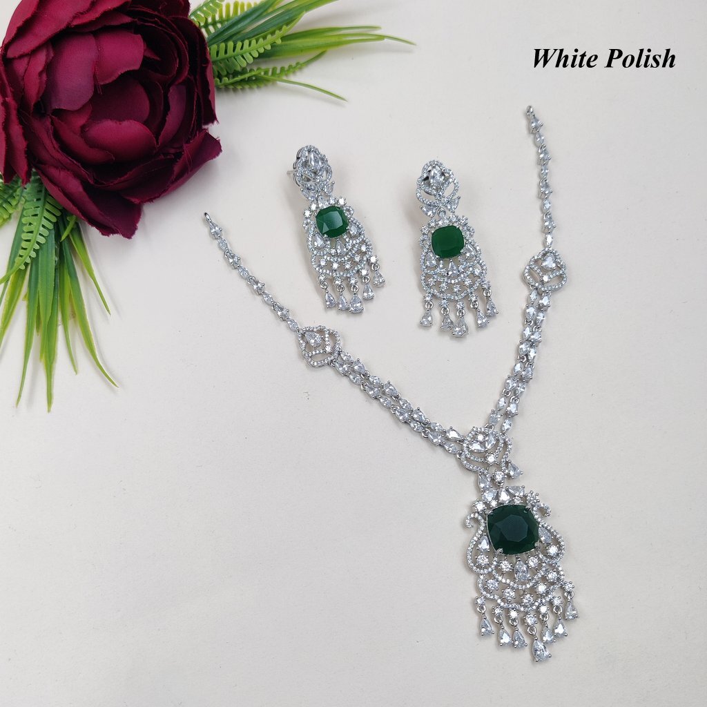 Sparkling & Sophisticated Ad Necklace With Stunning Earrings - Gender: Women