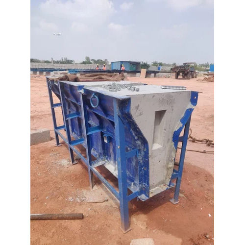 Concrete Crash Barrier Mould - Cavity: 1