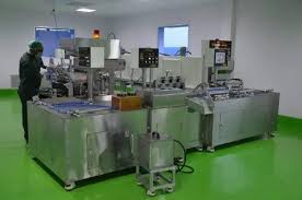 Syringe moulding machine and manufacturing plant