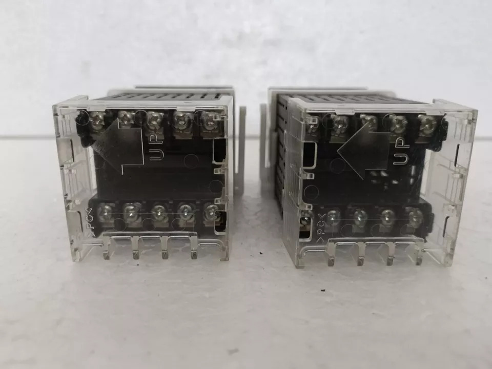 Omron E5cn-r2tmt-500 Temperature Controller