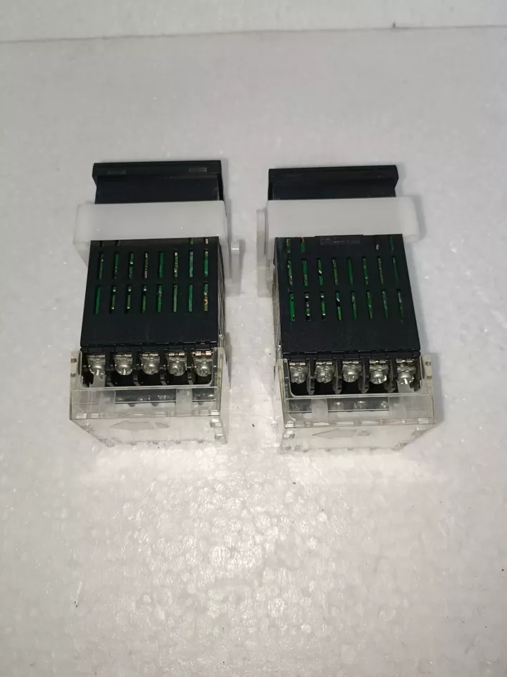 Omron E5cn-r2tmt-500 Temperature Controller