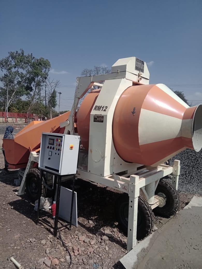 Self Loading Mobile Concrete Mixer
