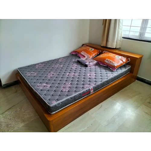 लो फ़्लोर लकड़ी का बेड