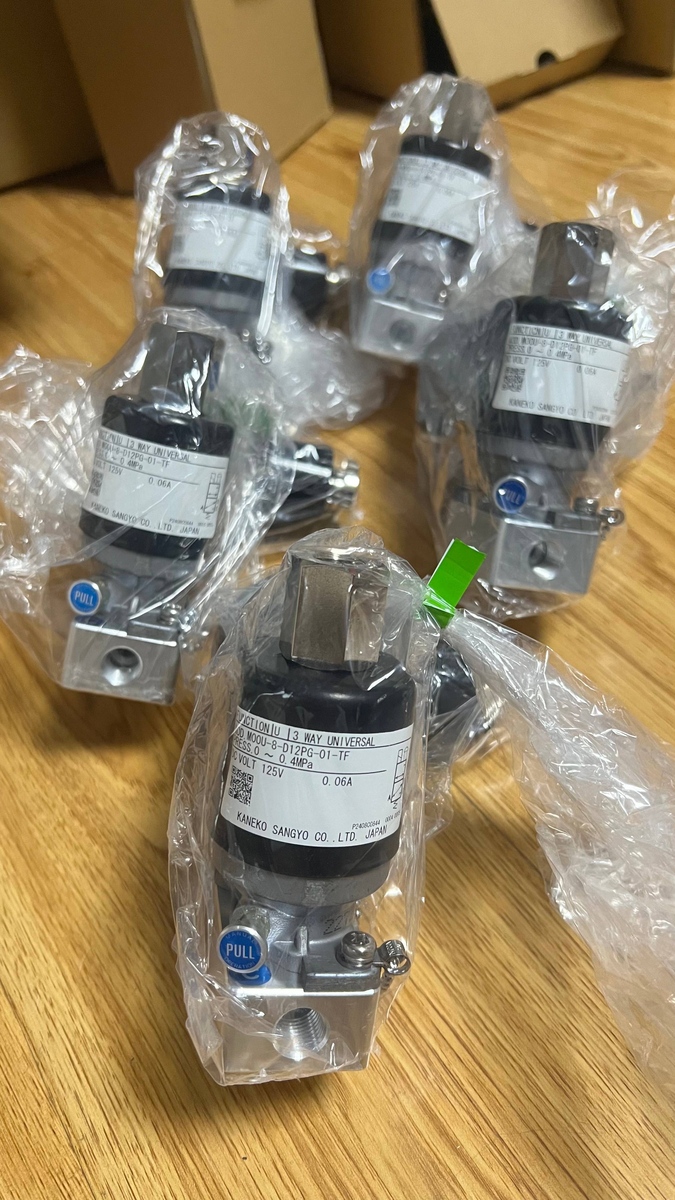 M15g-10n-d12pg-tf Kaneko Solenoid Valve - Color: Silver