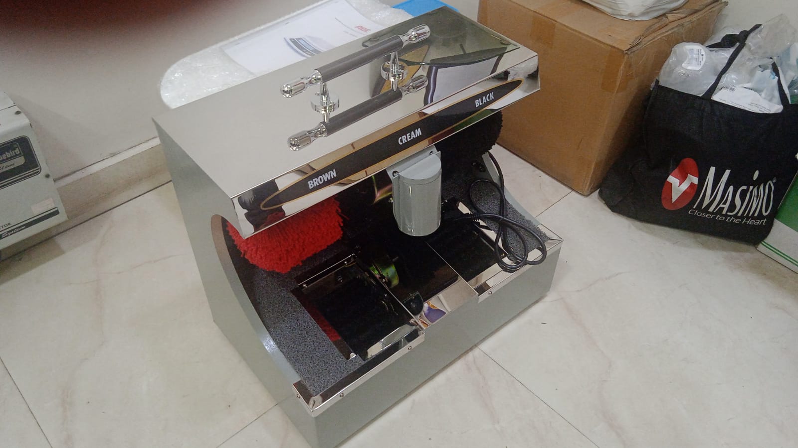 Shoe Shining Machine with Sole Cleaning