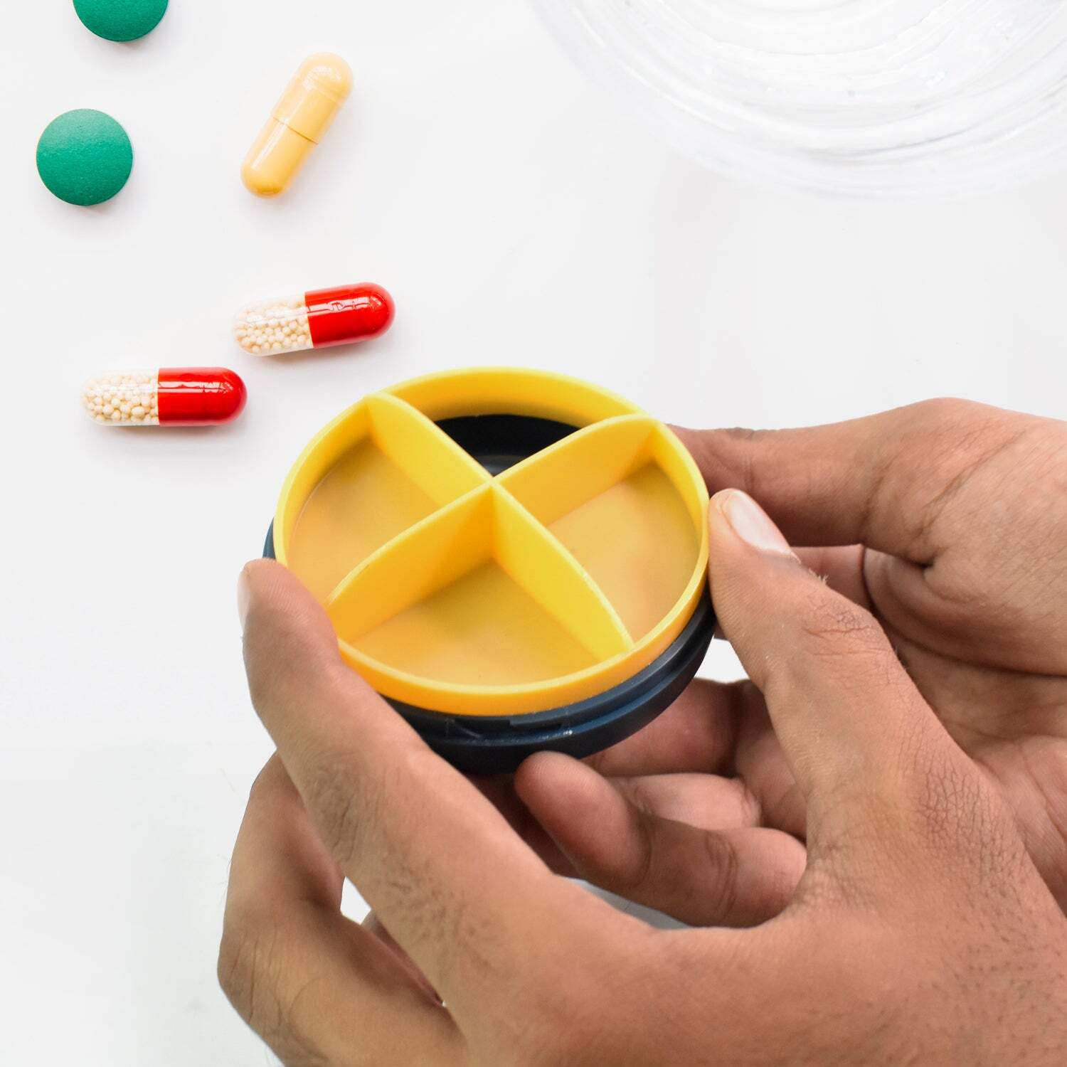 Portable Round Shape 4 Compartments