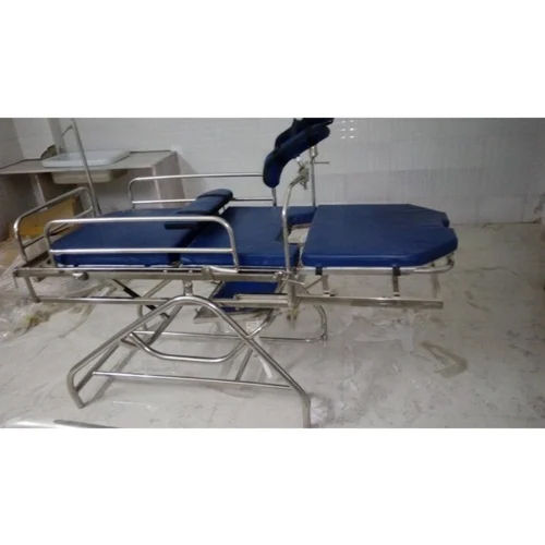 Ss Telescopic Labour Table - Cover Material: Foam