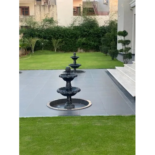 काले पत्थर का फव्वारा