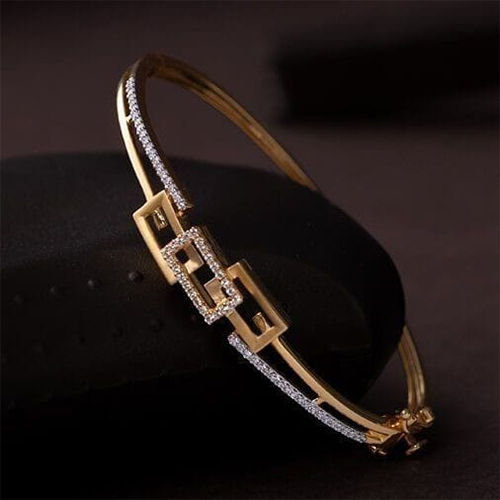 Gold Set Of 1 Kada With American Diamond (Bangles) For Women - Color: Golden