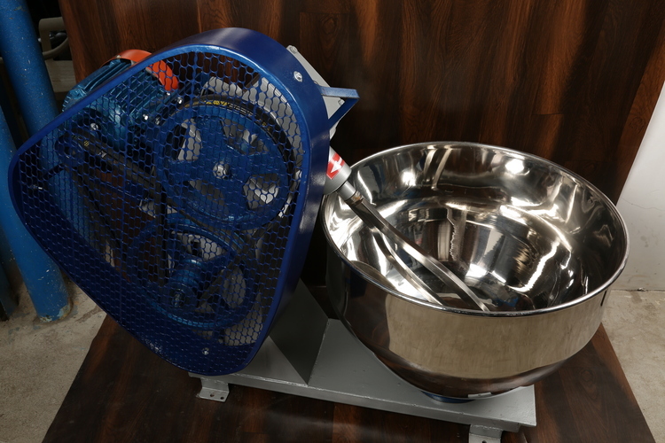 25 Kg Atta Kneader - Automatic Grade: Semi Automatic