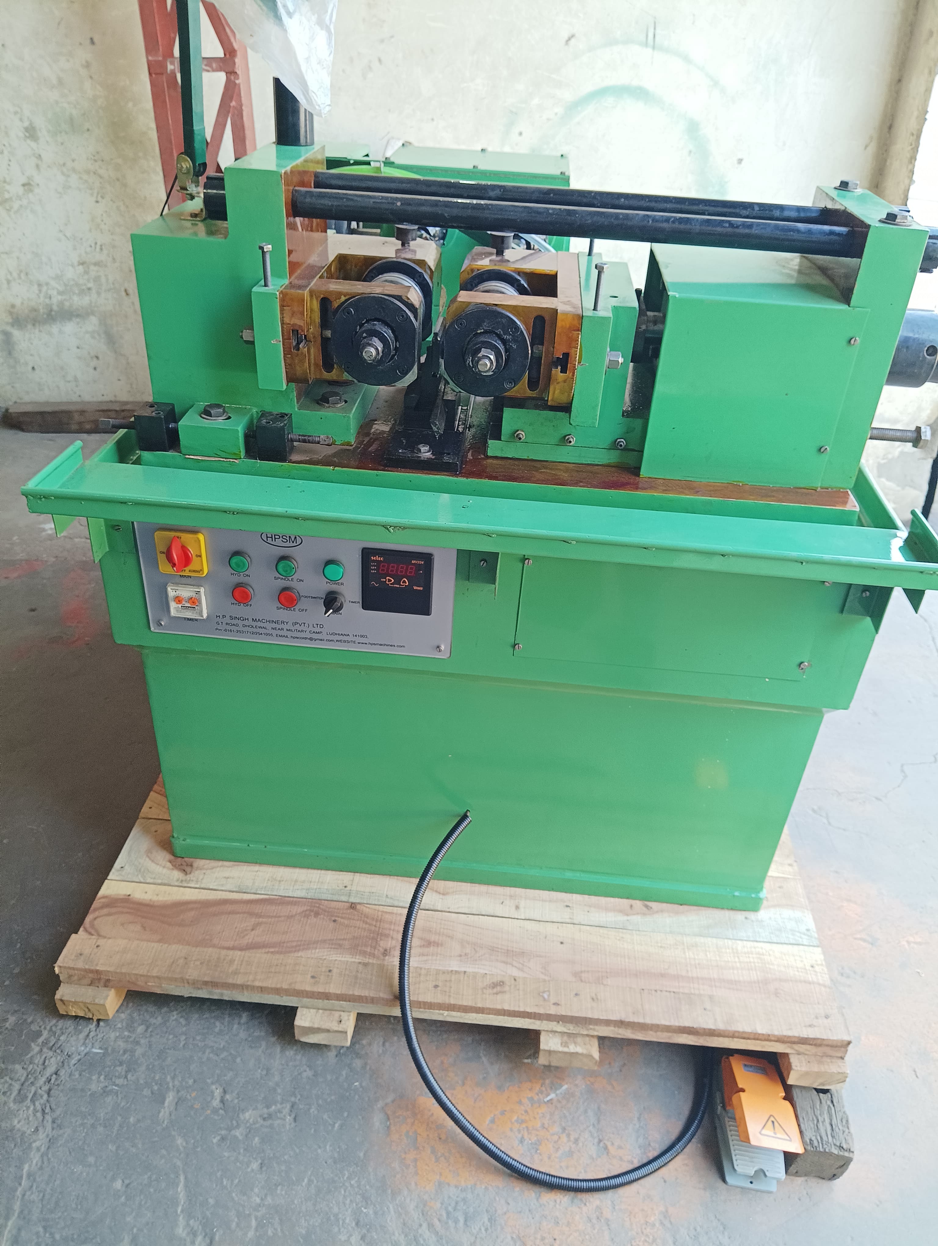 White And Blue Hydraulic Thread Rolling Machine