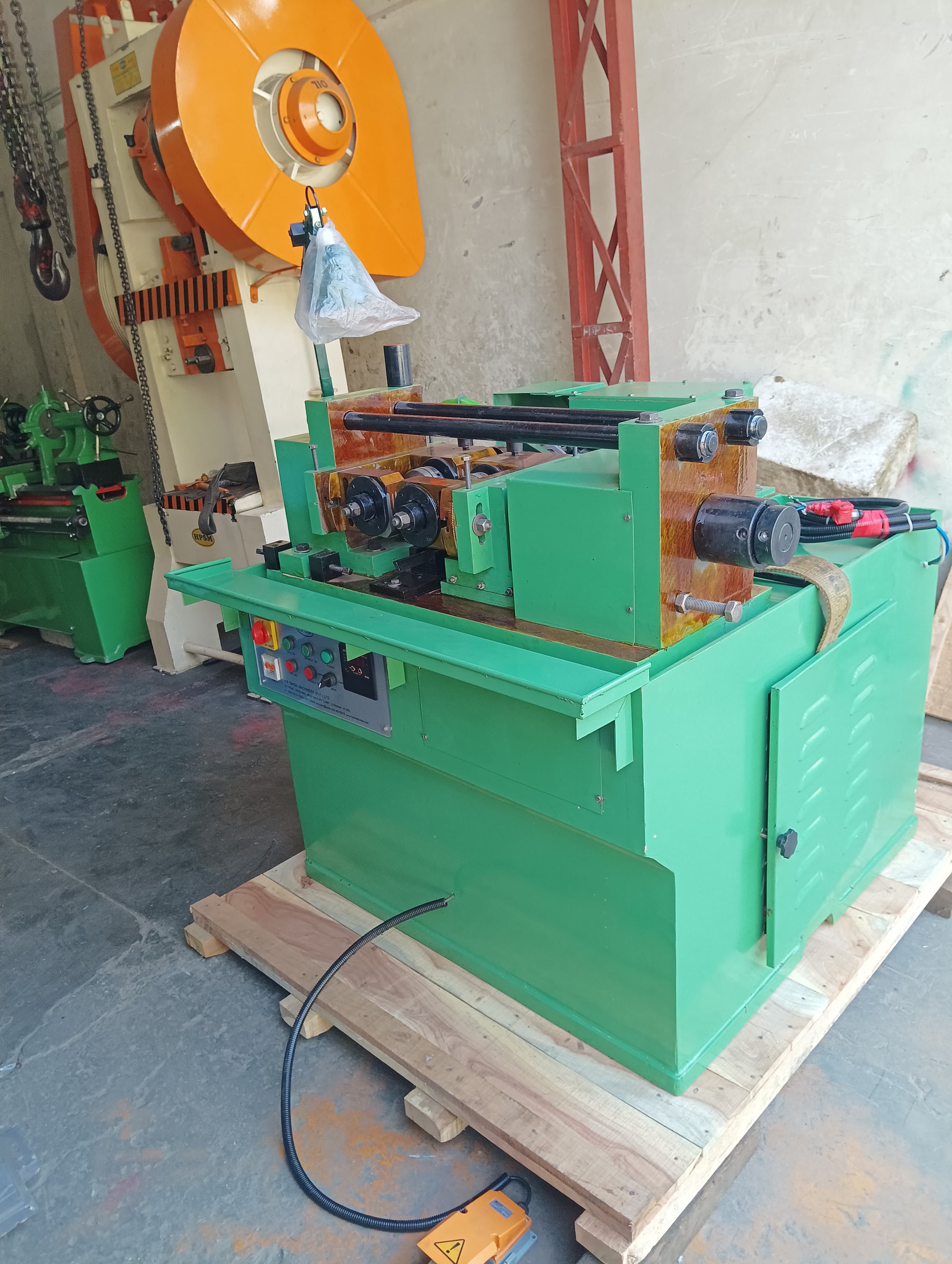 White And Blue Hydraulic Thread Rolling Machine