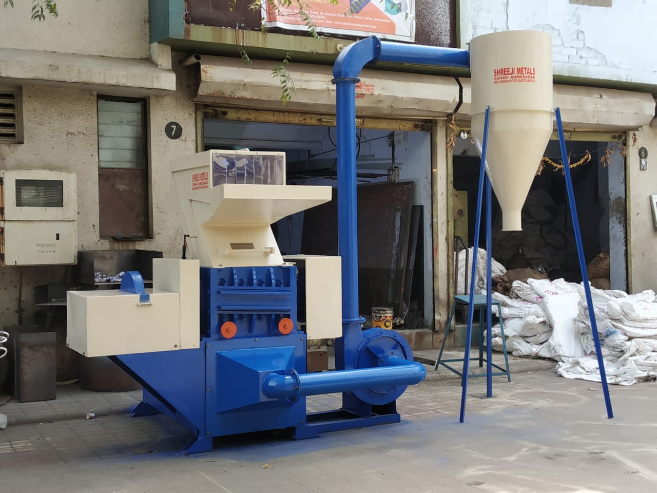 Plastic Shredder Machine - Capacity: 3000 Kg/Day