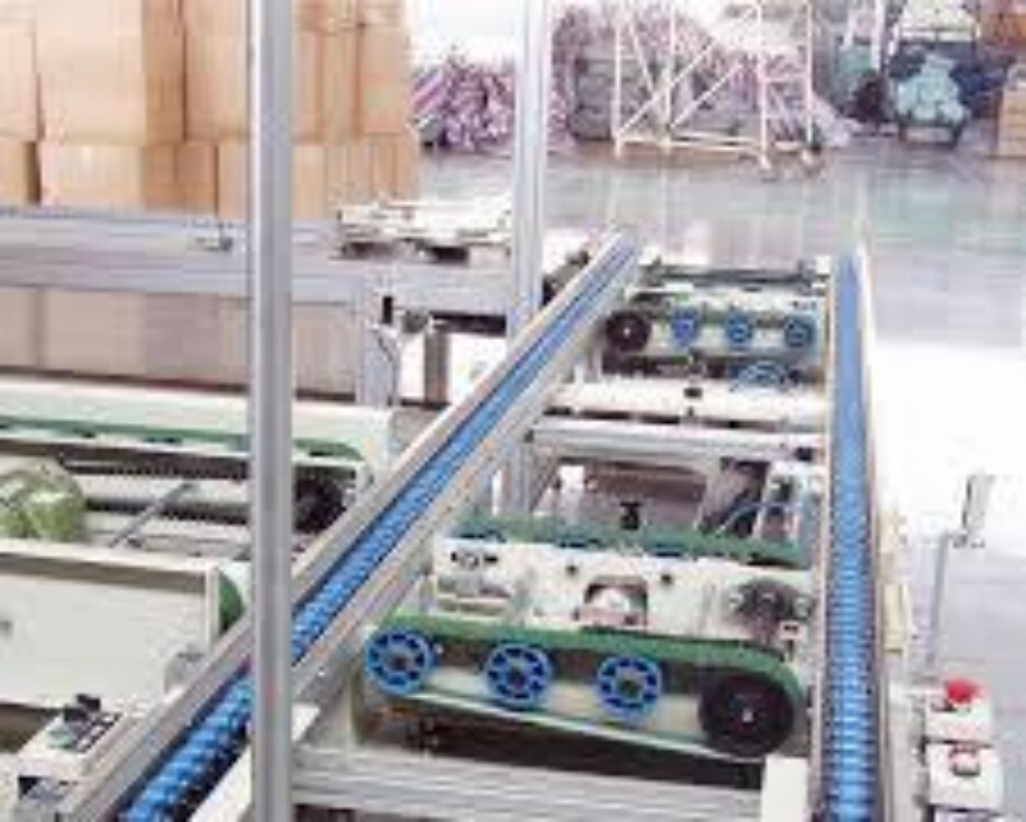 Free Flow Conveyor - Color: Silver