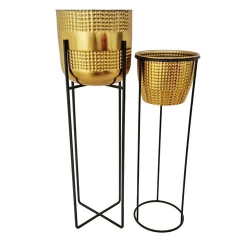 1501-02 Iron Planter