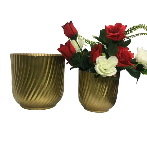 1640 41 Cast Iron Planter