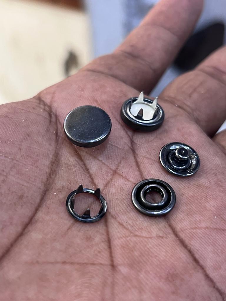 Four-part Snap Button - 16l To 28l Sizes, 3-6mm Thickness | Durable Fastening For Garments, Outerwear, And Uniforms