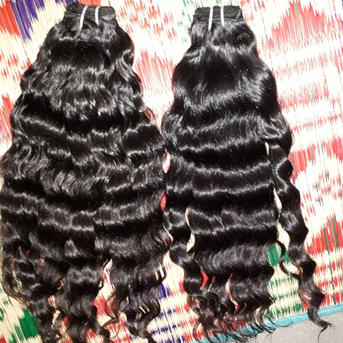 स्वाभाविक घुंघराले बाल