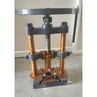 Hand Press Paper Plate Machine - Capacity: 7 To 8 Pcs Pcs/min