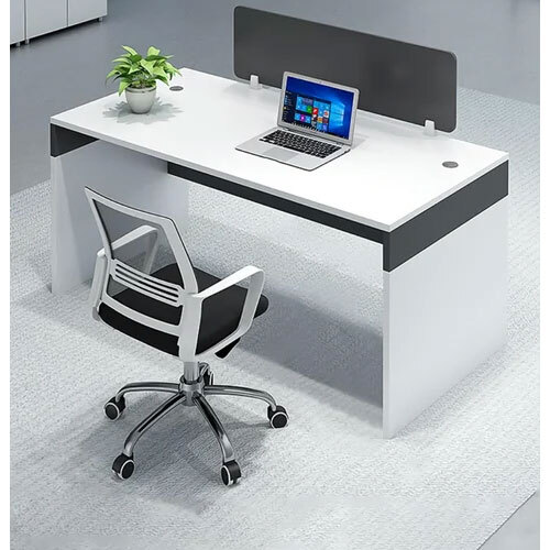 प्रबंधक कार्यालय के केबिन की मेजें