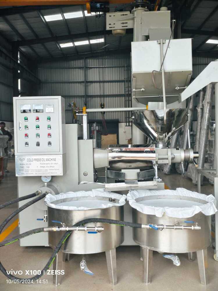 Screw Oil Press Machine - Automatic Grade: Automatic