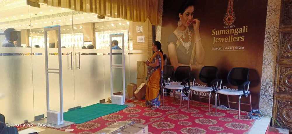 White Essentials Space-saver Deactivator