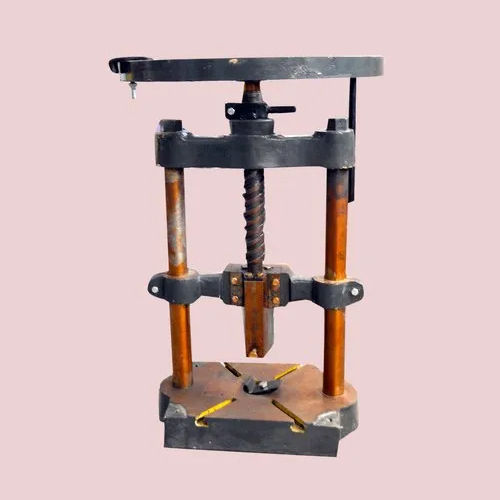 Hand Press Paper Plate Machine - Capacity: 20-40 Pieces Per Min