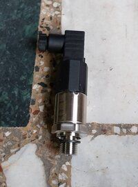 Huba Pressure Transmitter Model 528.8140032411W RANGE 0-2 BAR