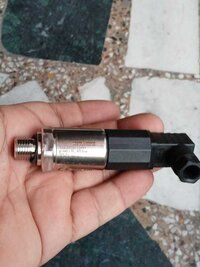 HUBA CONTROL Pressure Transmitter Part No 520.933S032401 Range 0-40 Bar