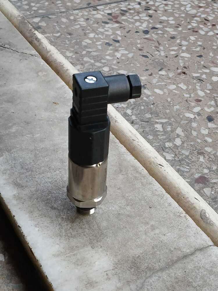 Huba Control Pressure Transmitter Part No 520.933s032401 Range 0-40 Bar - Color: White