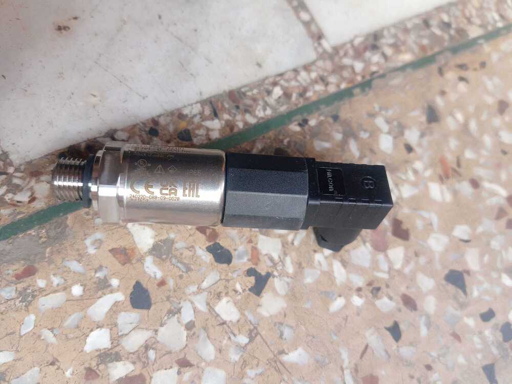 Huba Control Pressure Transmitter Part No 520.955s032401 Range 0-600 Bar