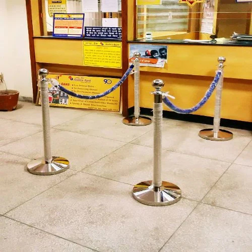 Stainless Steel Velvet Queue Manager