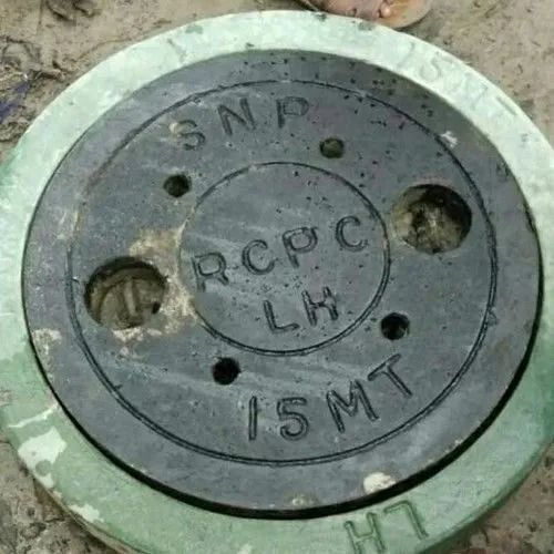 कंक्रीट का मेनहोल कवर