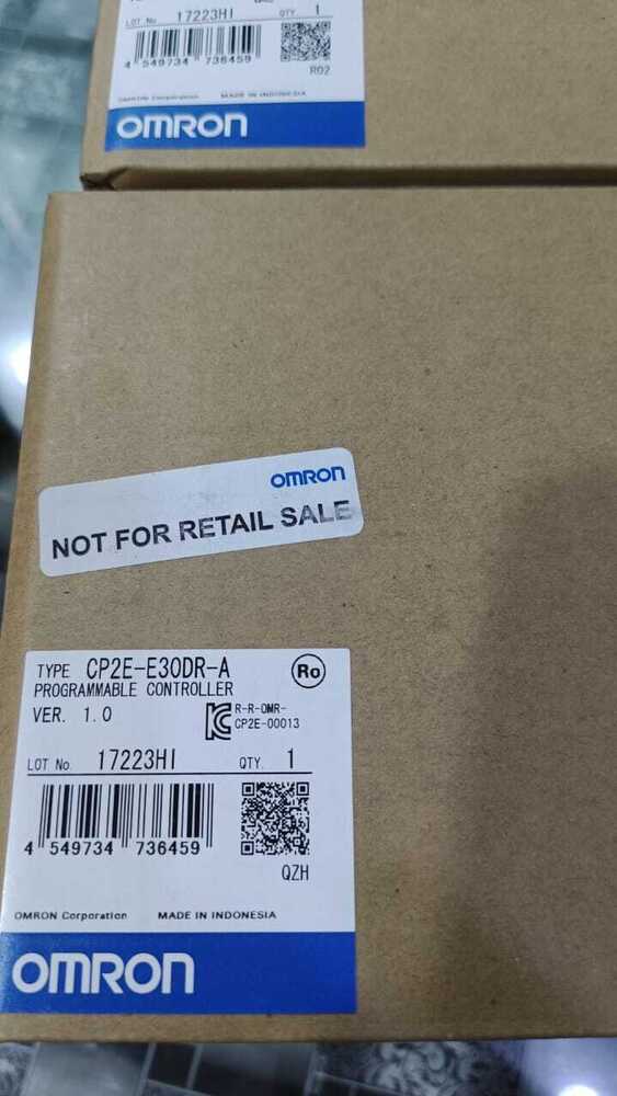 OMRON PROGRAMMABLE CONTROLLER,CP2E-E30DR-A,  CP2E-S60DT1-D