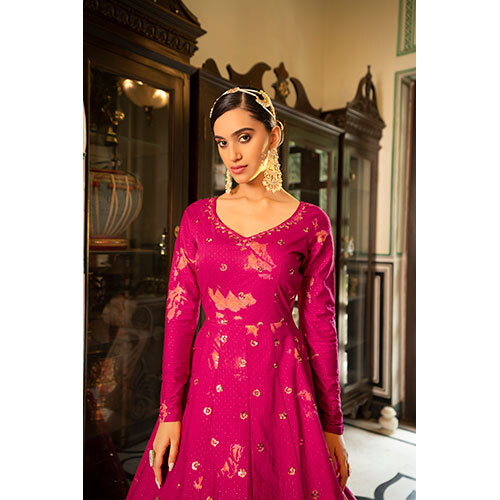 4735 GOWN