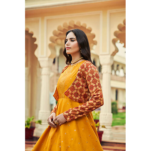 4761 GOWN