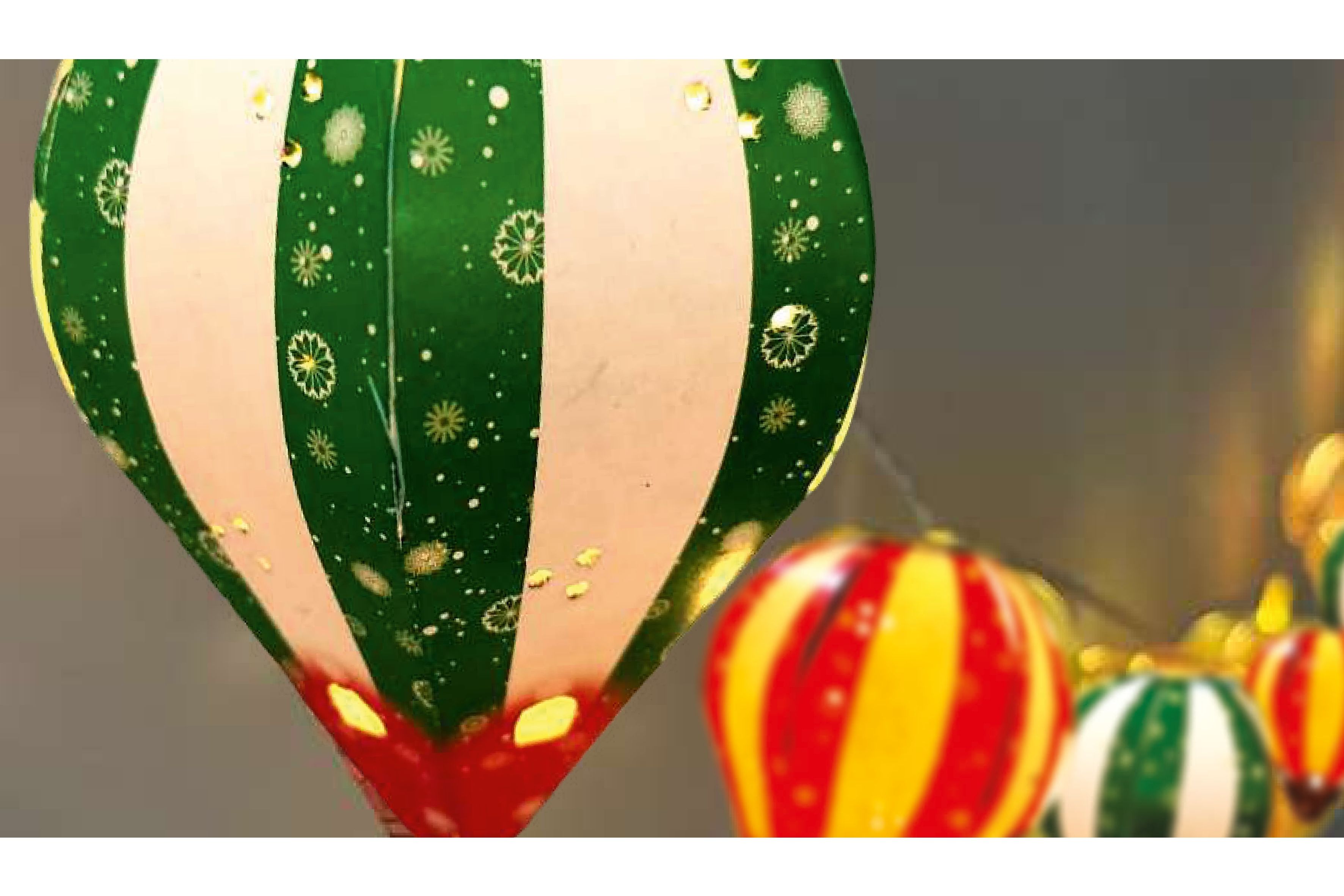 Merry Christmas Hot Air Balloon (With Light) - Pack Of 12 - (Ru-Cm203) - Color: Multicolour