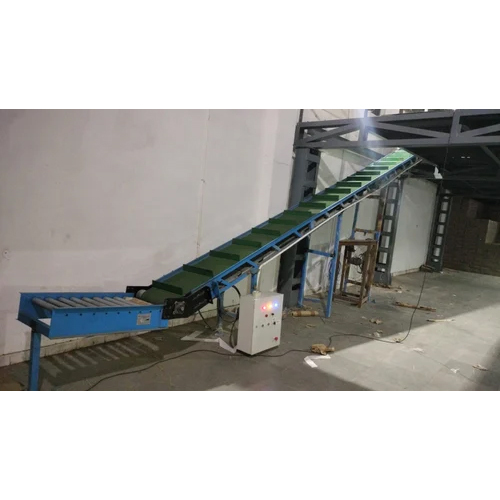 Inclined Belt Conveyor - Material: Pvc