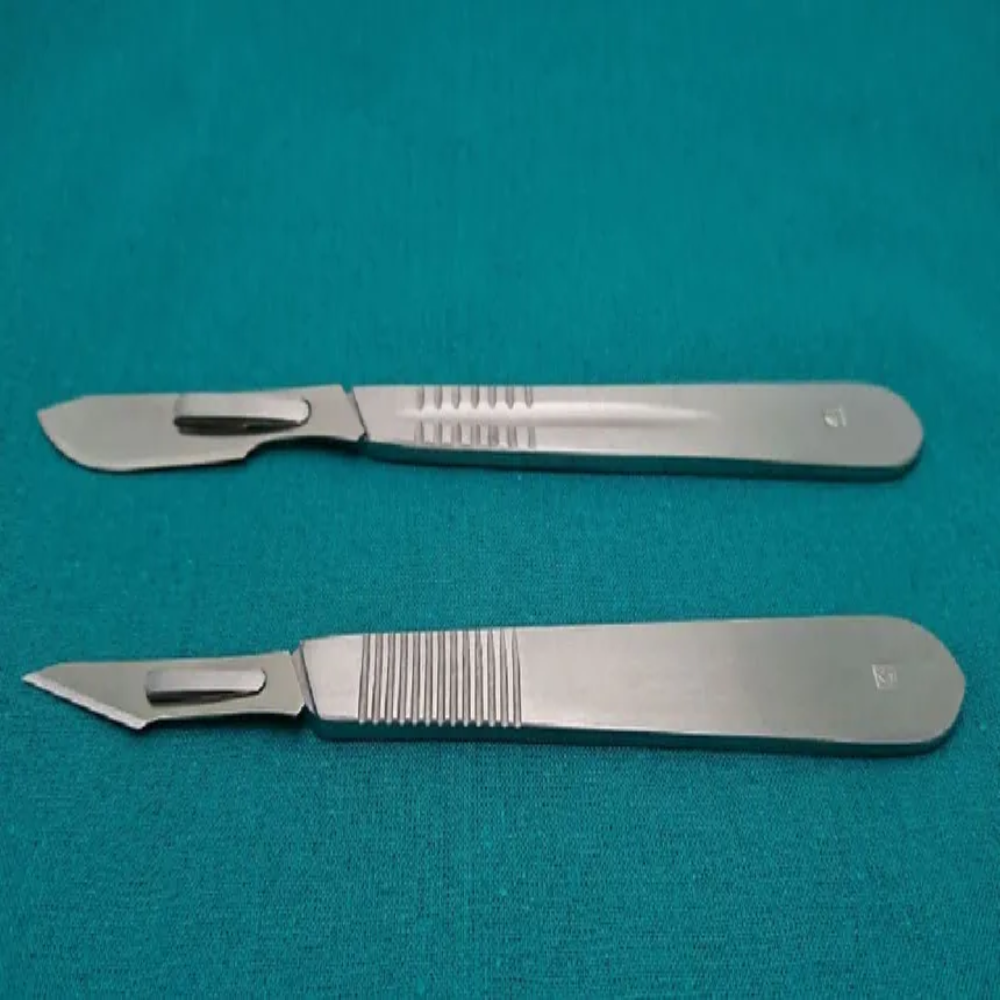 SCALPLES WITH BLADE