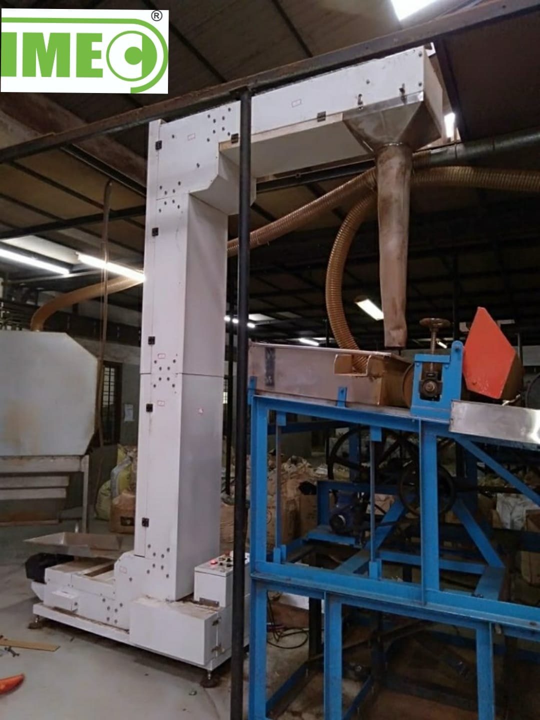 Z Bucket Elevator Conveyor - Color: White