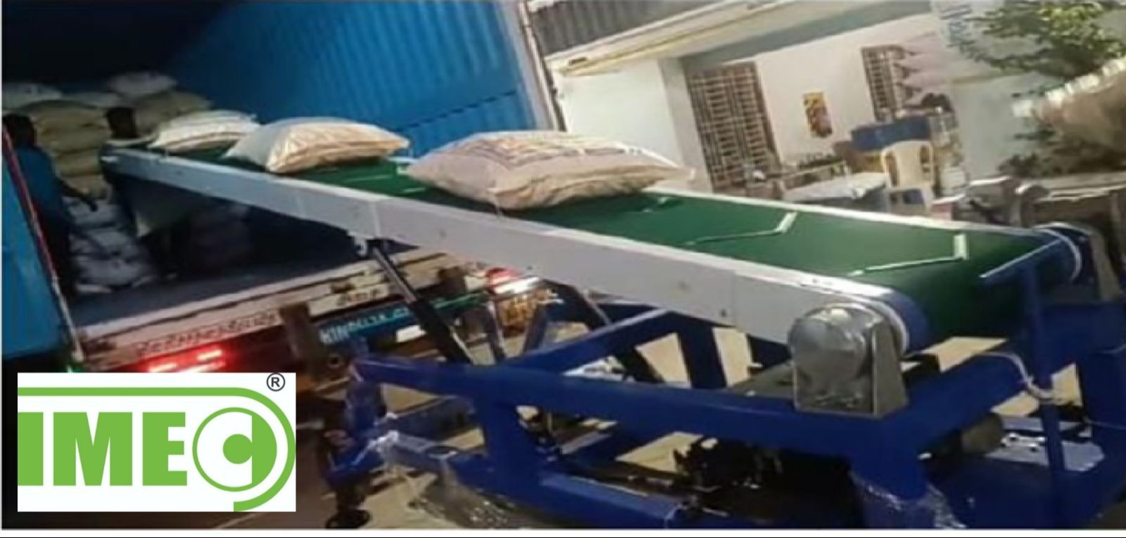 Bag Loading Conveyor - Load Capacity: 100 Kilograms (Kg)