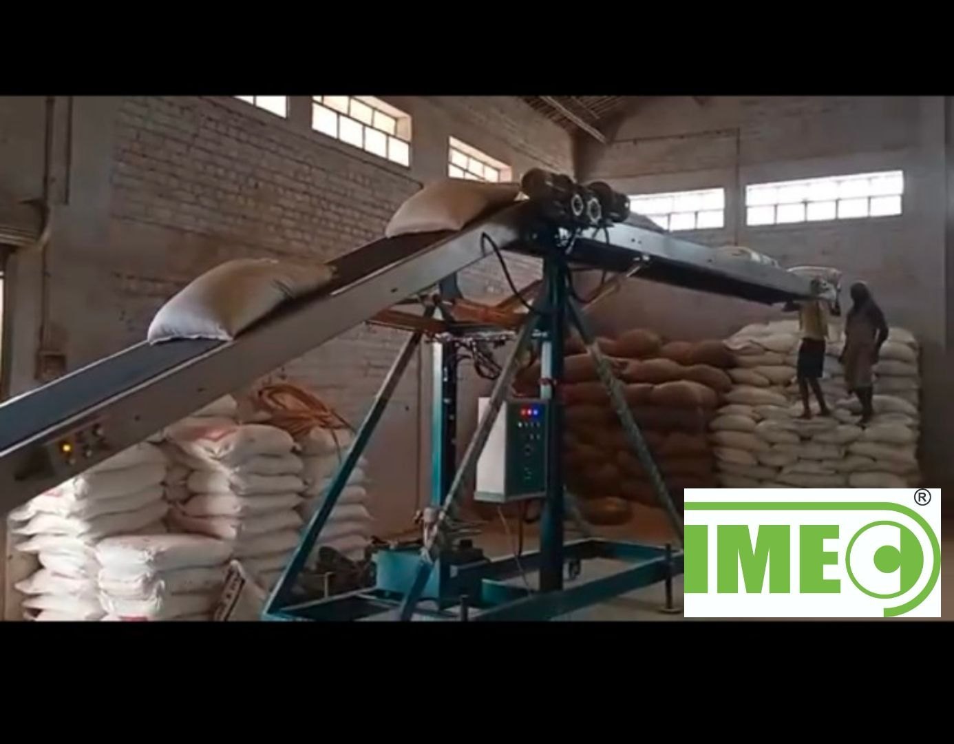 Bag Stacking Conveyor - Load Capacity: 100 Kilograms (Kg)