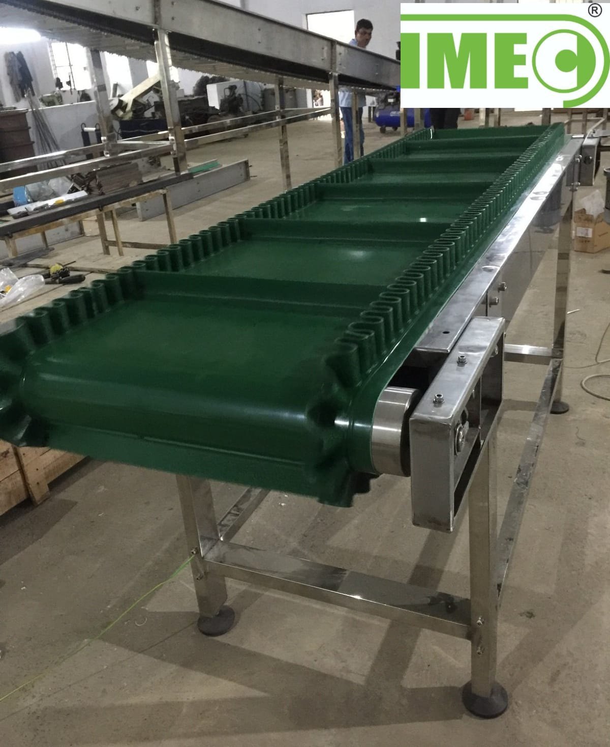Cleat With Side Wall Conveyor