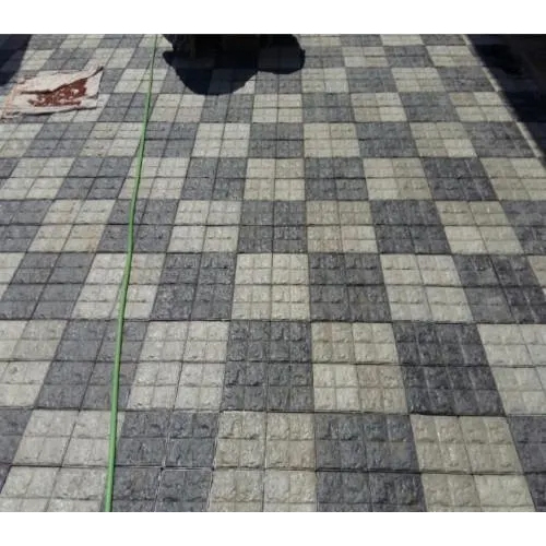 बाहर की चेकर्ड टाइल्स