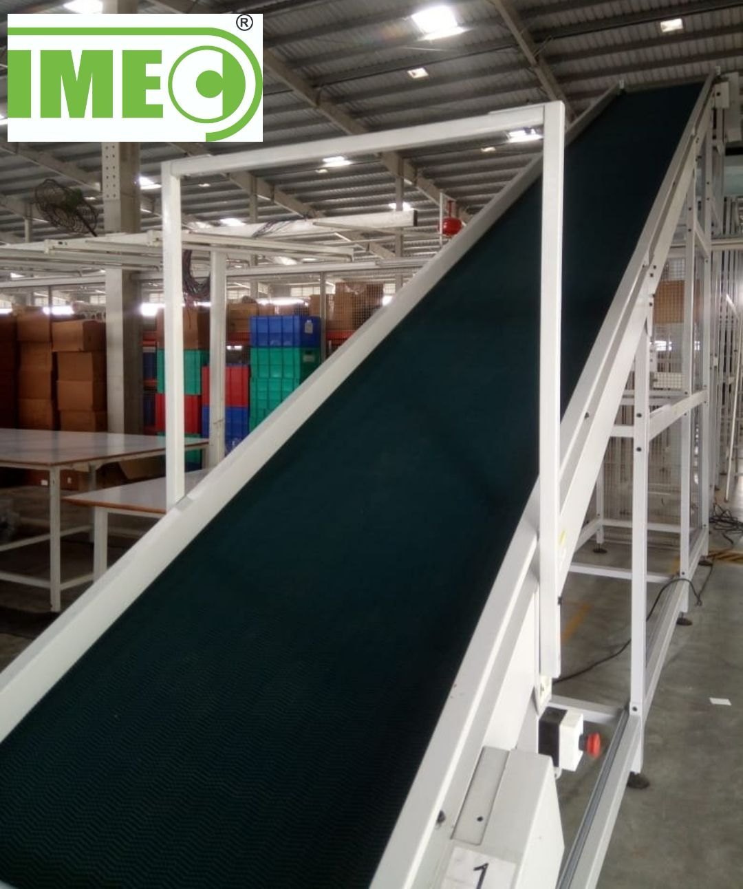 Inclined Belt Conveyor - Load Capacity: 1000 Kilograms (Kg)