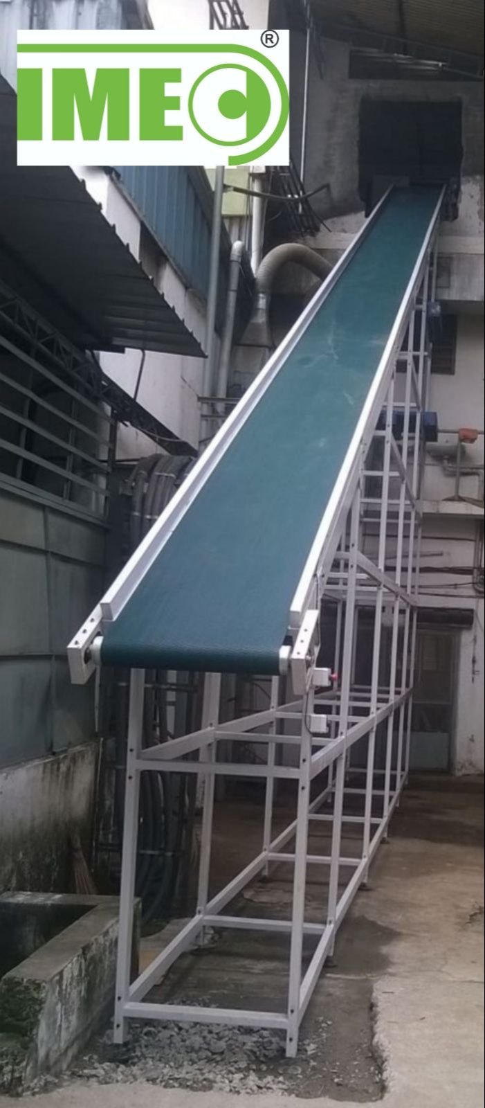 Inclined Belt Conveyor - Load Capacity: 1000 Kilograms (Kg)