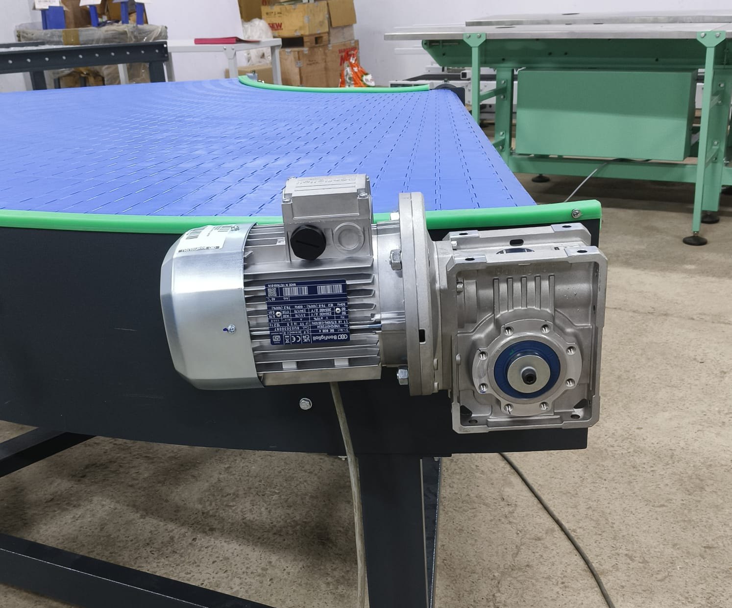 Curve 90 Degree Power Turn Belt Conveyor - Mild Steel, 50kg Load Capacity , 60 M/m Speed, Flat Belt Design For Efficient Material Handling