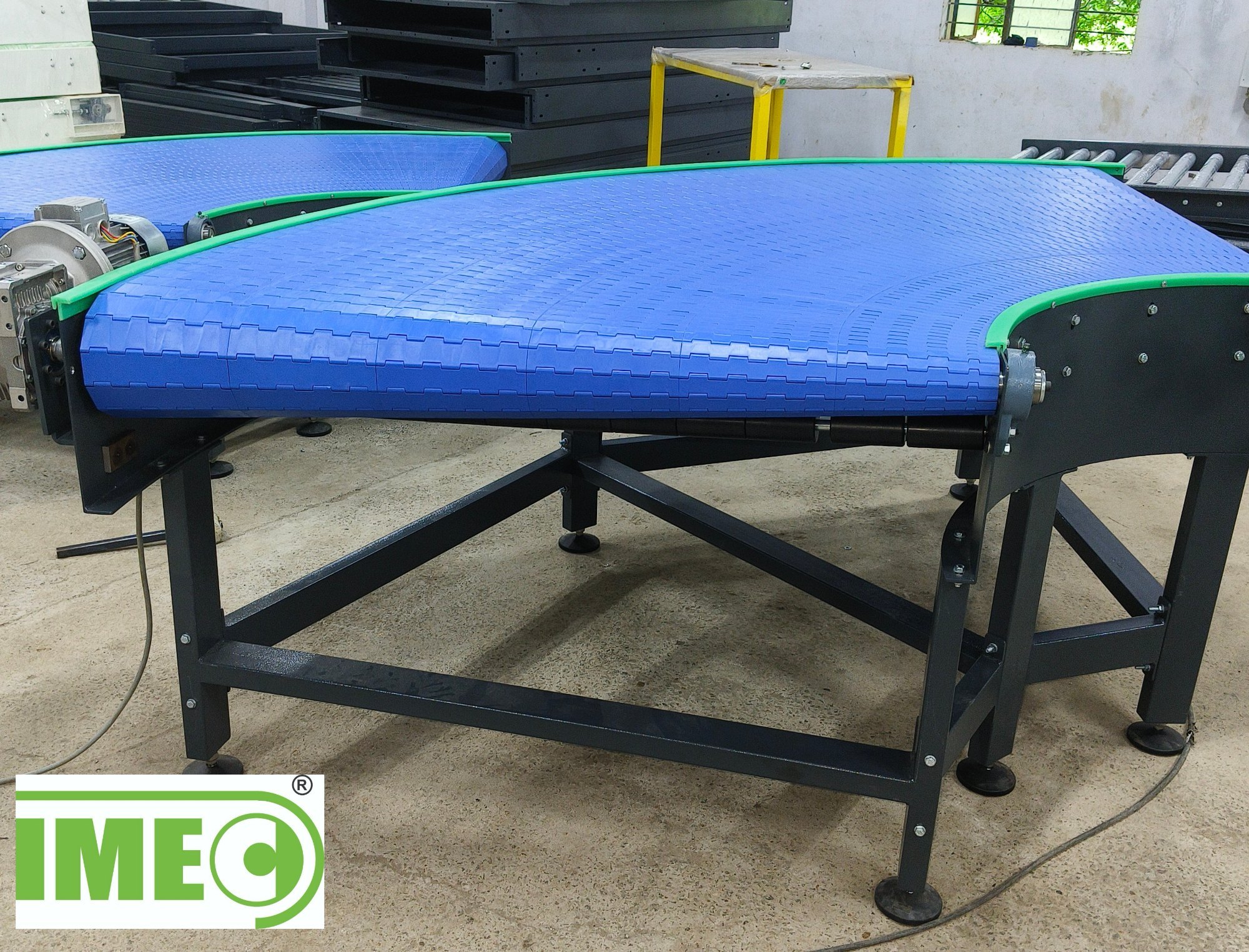 Curve 90 Degree Power Turn Belt Conveyor - Mild Steel, 50kg Load Capacity , 60 M/m Speed, Flat Belt Design For Efficient Material Handling